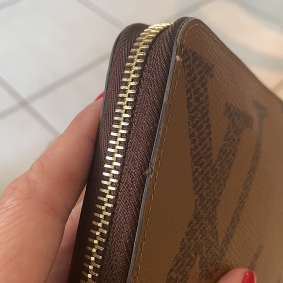 Louis Vuitton - Picture 9 of 12